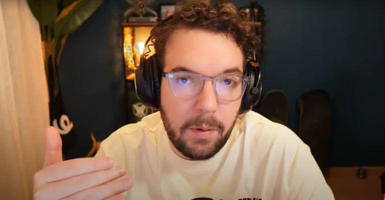 Arthur Villecourt présente une vidéo sur sa chaîne perso