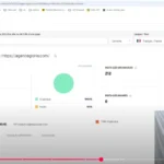 Consultant SEO présentant les résultats d’un audit en visio avec un écran partagé